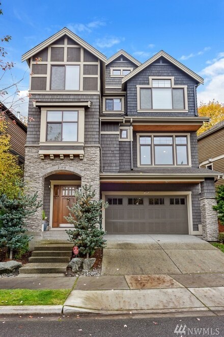 2399 NW Stoney Creek Dr, Issaquah, WA 98027