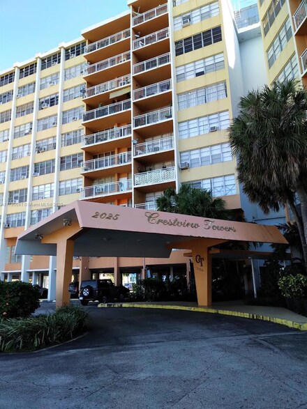 2025 NE 164th St Unit 915, North Miami Beach, FL 33162