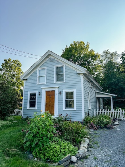 50 Bird St, Poultney, VT 05764