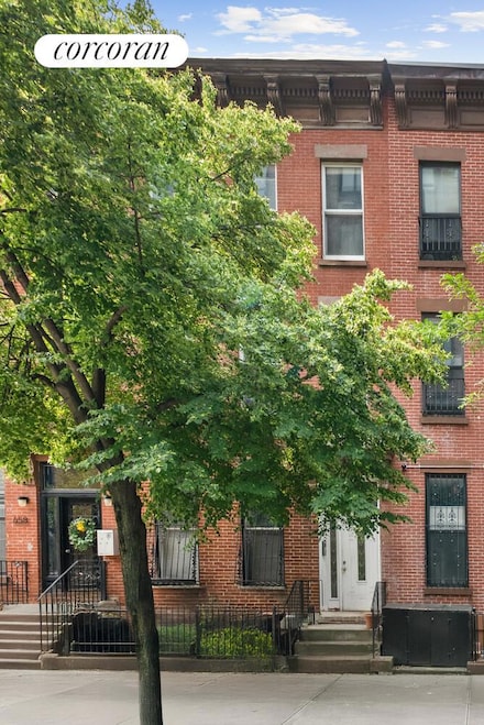 656 Dean St, New York, NY 11238
