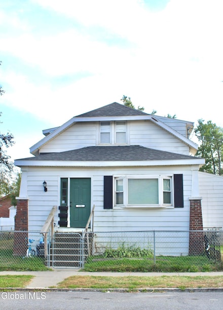 804 25th St, Watervliet, NY 12189