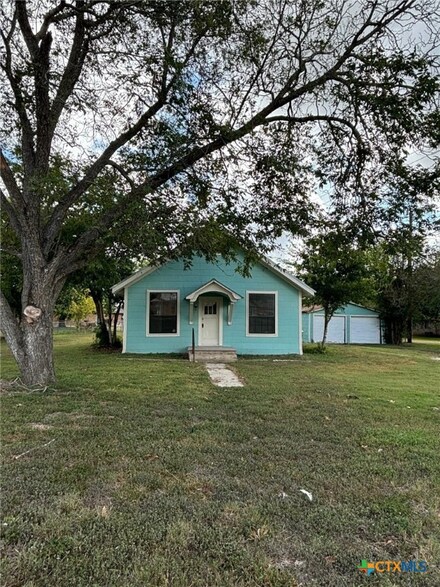 2018 Harwood Rd, Gonzales, TX 78629