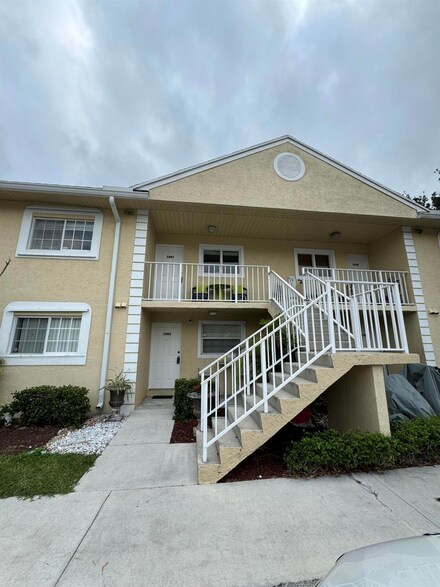 1807 Palm Beach Trace Dr, Royal Palm Beach, FL 33411