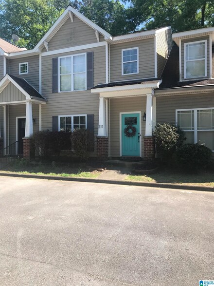 211 Amy Ln, Helena, AL 35080