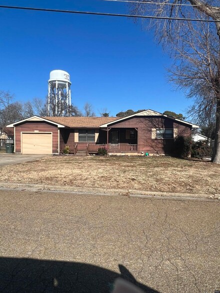 1012 E Florida Ave, Union City, TN 38261