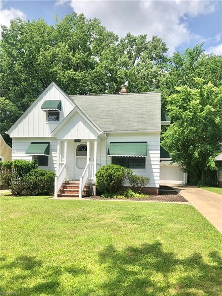 17519 Maple Heights Blvd, Maple Heights, OH 44137