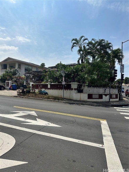 1001 Luapele Dr, Honolulu, HI 96818