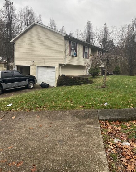 10 Parkwood Rd, Huntington, WV 25705