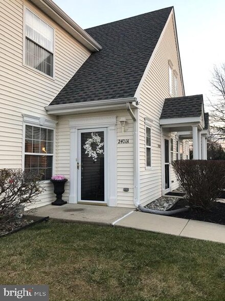 2401A Bluegrass Dr, Mount Laurel, NJ 08054