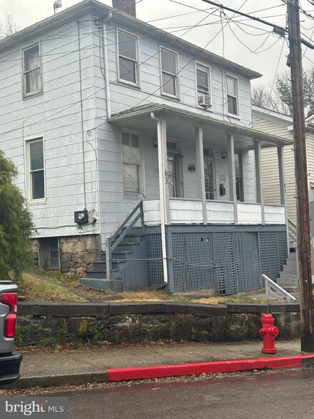61 E Hampshire St, Piedmont, WV 26750