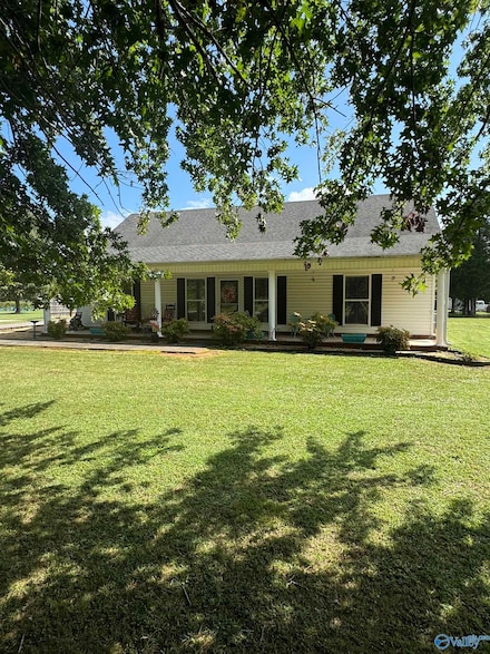 69 Cagle Rd, Hartselle, AL 35640