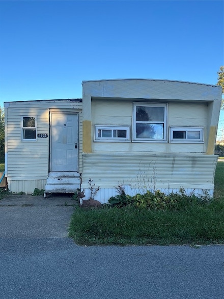 1502 Taki Dr, Erie, PA 16505