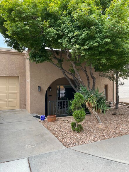 1829 Chandelle Loop NE, Albuquerque, NM 87112