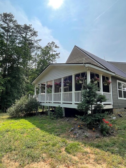 595 Waters Edge Dr, Clarksville, VA 23927