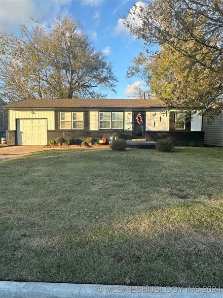 2105 W 49th St, Tulsa, OK 74107