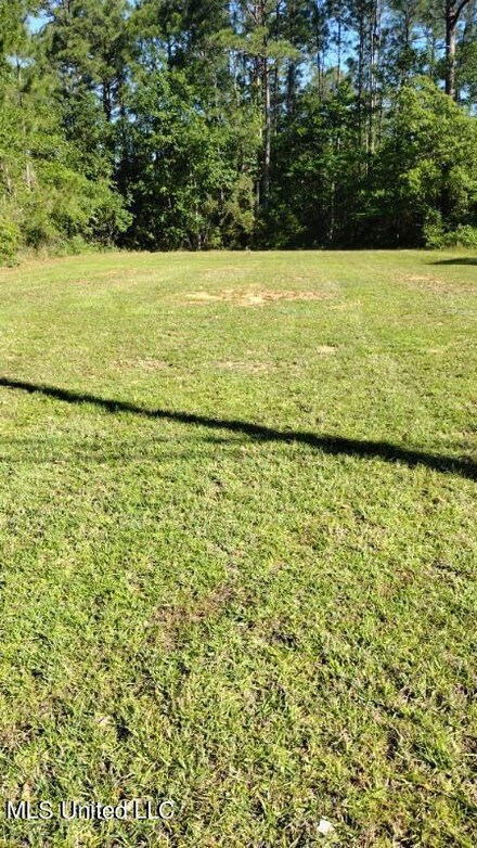 423 Royal Oak Blvd, Pass Christian, MS 39571