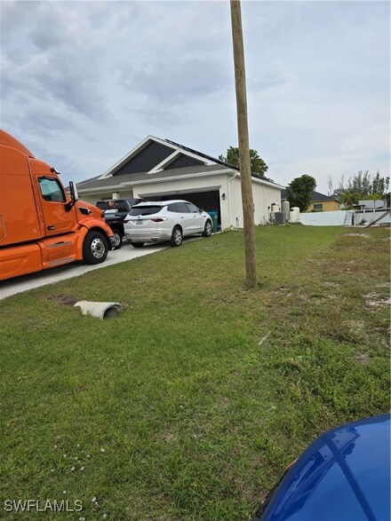 3615 NE 12th Ct, Cape Coral, FL 33909