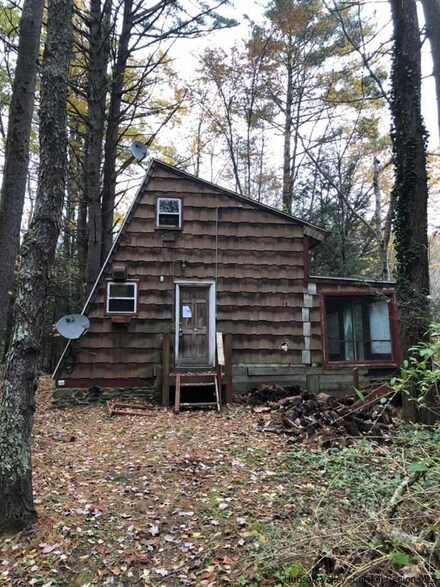 32 Pine Grove Rd, Kerhonkson, NY 12446