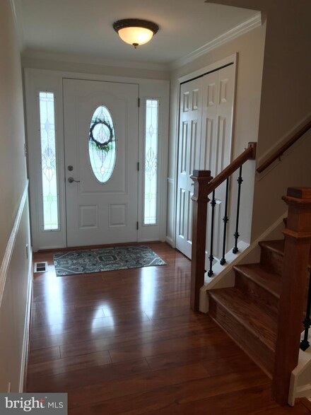 5049 Kenerson Dr, Fairfax, VA 22032