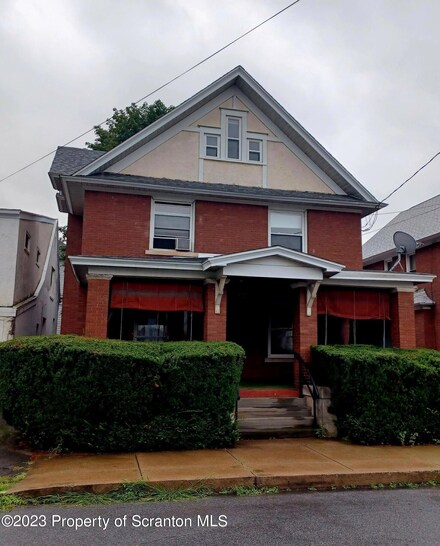 14 Terrace St, Carbondale, PA 18407