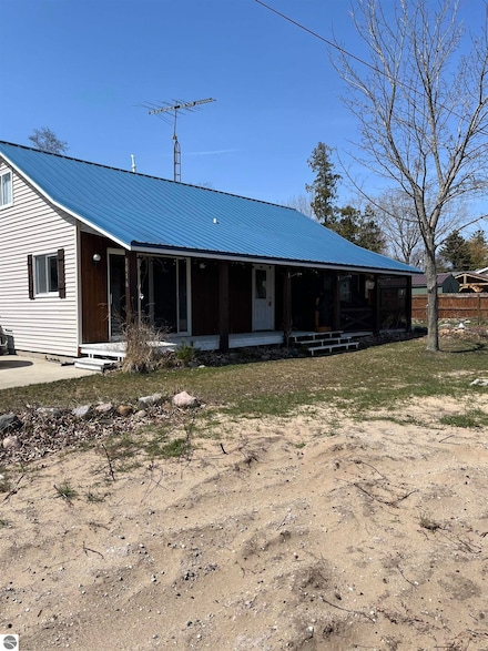 1016 5th St, Tawas City, MI 48763