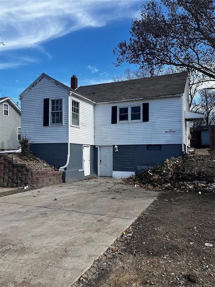 104 W Main Place, Anamosa, IA 52205