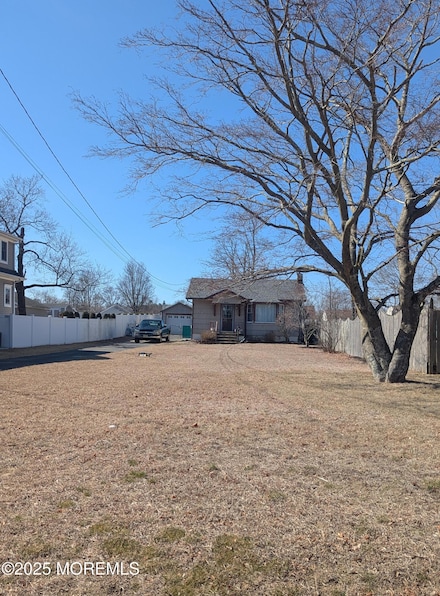 14 Woodrow St, Oakhurst, NJ 07755