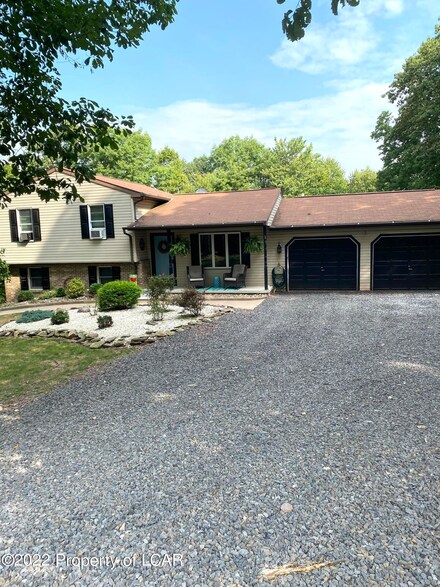 30 Peach Ln, Berwick, PA 18603