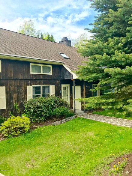1052 Beaver Pond Rd, Hancock, MA 01267