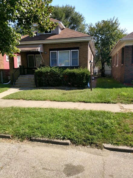 1061 Tyler St, Gary, IN 46402