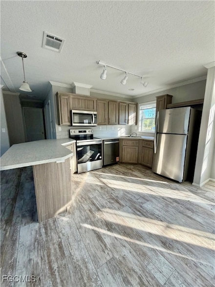 105 W Marimba Cir, Clewiston, FL 33440