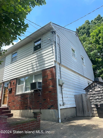 13 Zoe St, Staten Island, NY 10305