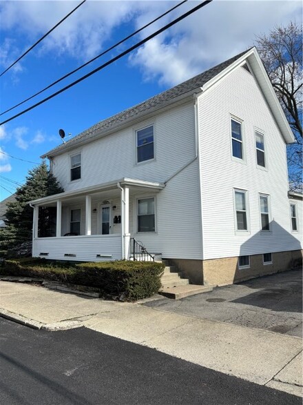 111 Dawson St, Pawtucket, RI 02861
