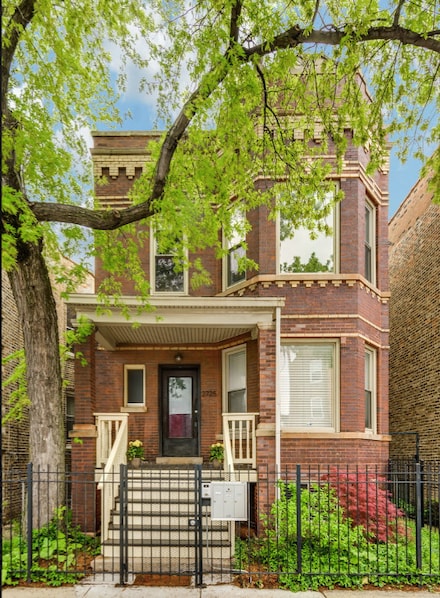2725 N Kedzie Ave Unit 2, Chicago, IL 60647