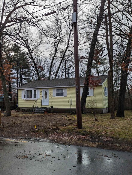 40 Hughey St, Nashua, NH 03064