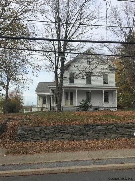 841 Hudson Ave, Stillwater, NY 12170