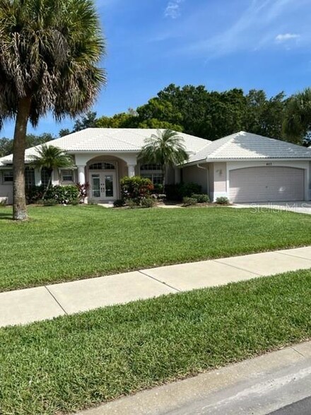 483 Lake of the Woods Dr, Venice, FL 34293