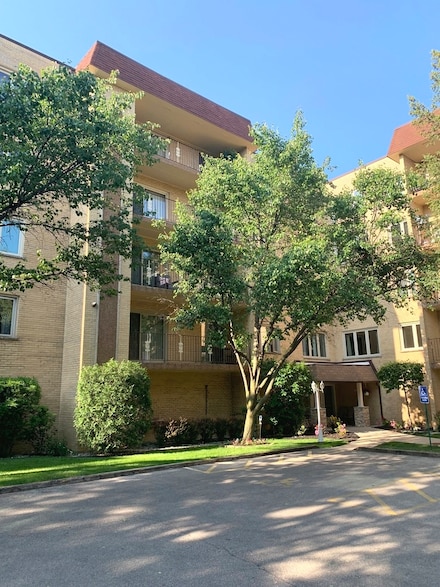 6430 W Belle Plaine Ave Unit 202, Chicago, IL 60634
