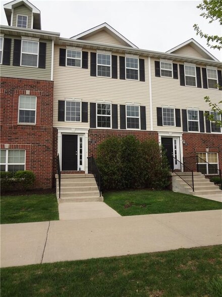 6895 Jack London Dr, Johnston, IA 50131