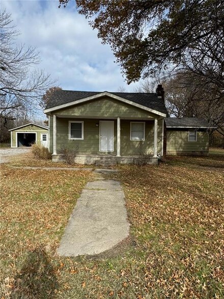 1019 E 16th St, Pittsburg, KS 66762