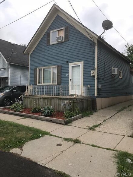 15 Dempster St, Buffalo, NY 14206