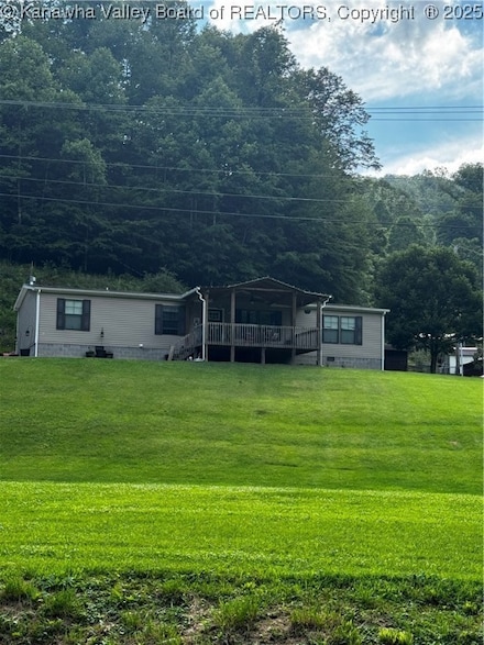 92 Main Smokehouse Rd, Chapmanville, WV 25508