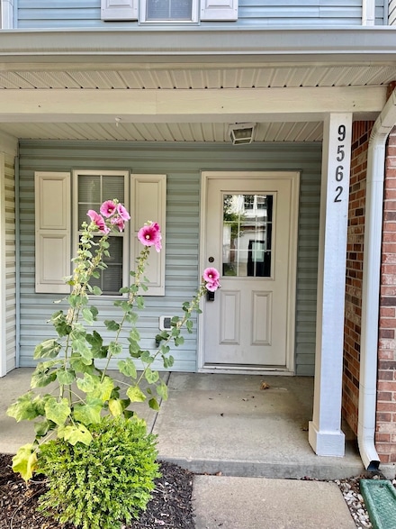 9562 Chalmers St, Fishers, IN 46038