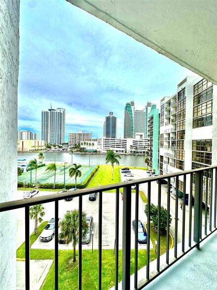 400 Leslie Dr Unit 604, Hallandale Beach, FL 33009