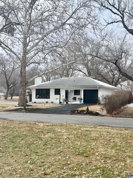 1250 SW Collins Ave, Topeka, KS 66604