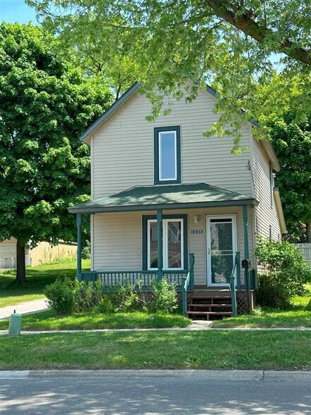 1035 Emmet St, Petoskey, MI 49770