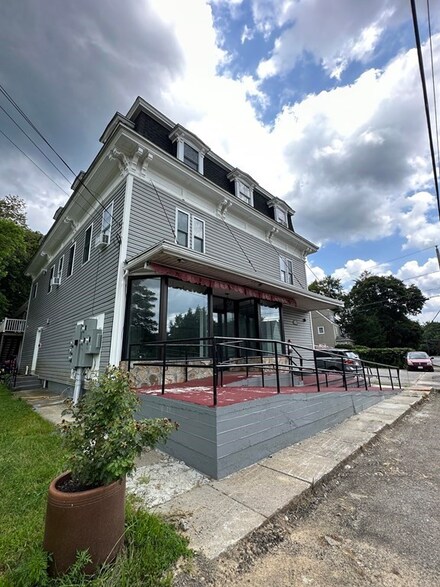 311-313 Providence Rd, Grafton, MA 01519