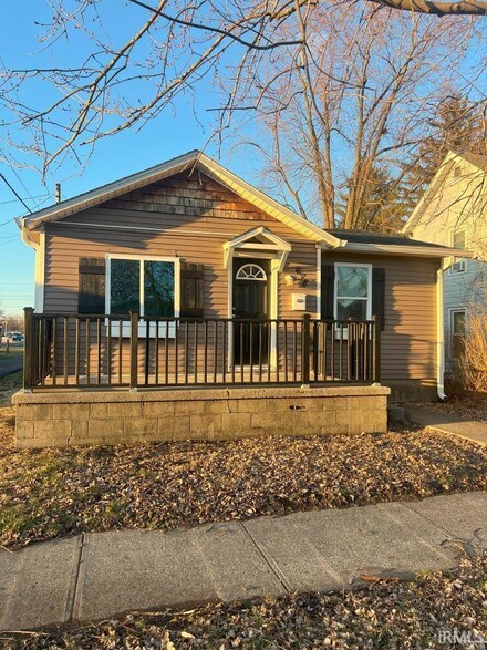 618 W 10th St, Rushville, IN 46173