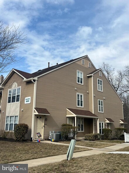 1606B Denham Ct, Mount Laurel, NJ 08054