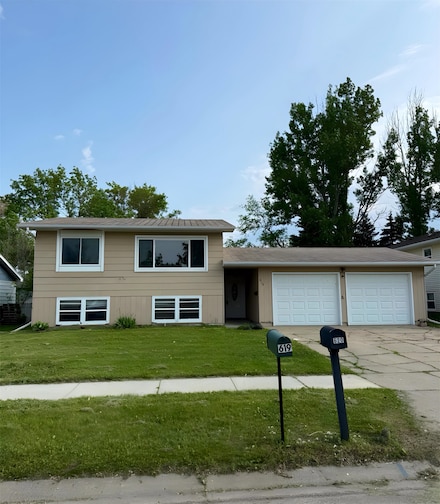 619 25th Ave NW, Minot, ND 58703